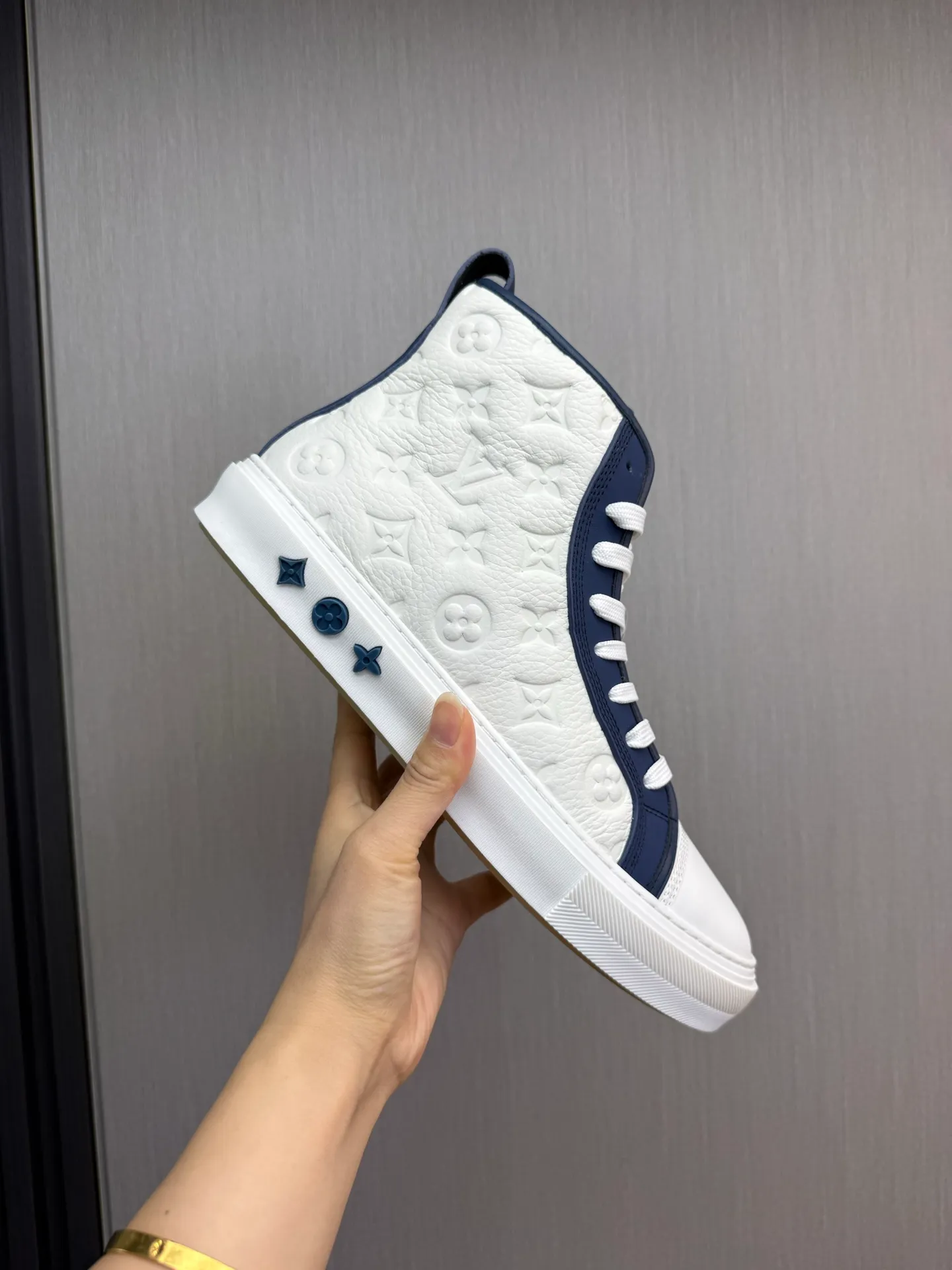 Men's shoes 💰840💰 LOUIS VUITTON [Luden Yiwei] The new trendy Lv is on the market 🎁, casual and fashionable men's shoes 👟 1:1 shipment ⬆️The upper is made of imported cowhide + cowhide mesh lining, the original wear-resistant rubber outsole, the version is simple and elegant, exclusive for trendy men. 38-45 (38.45 is non-refundable if made to order)